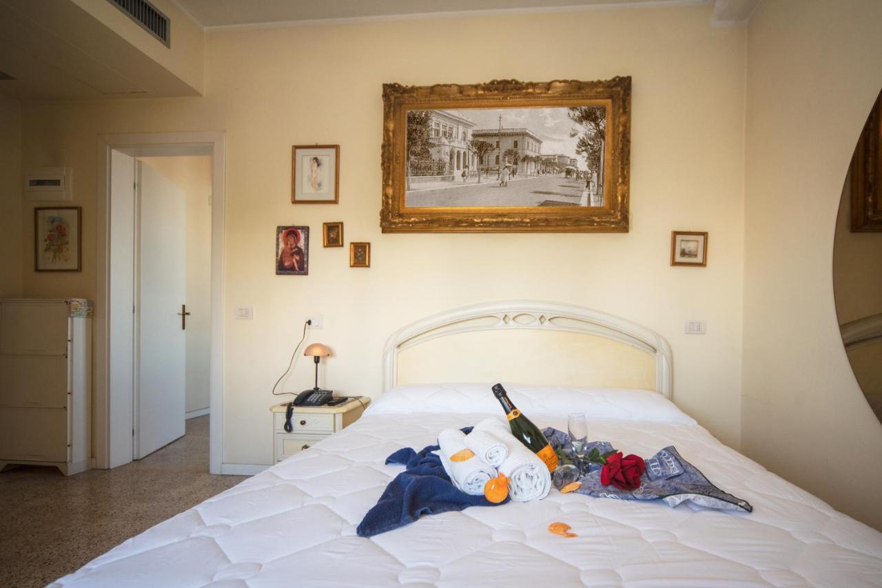 Hotel Cristina Riccione Esterno foto