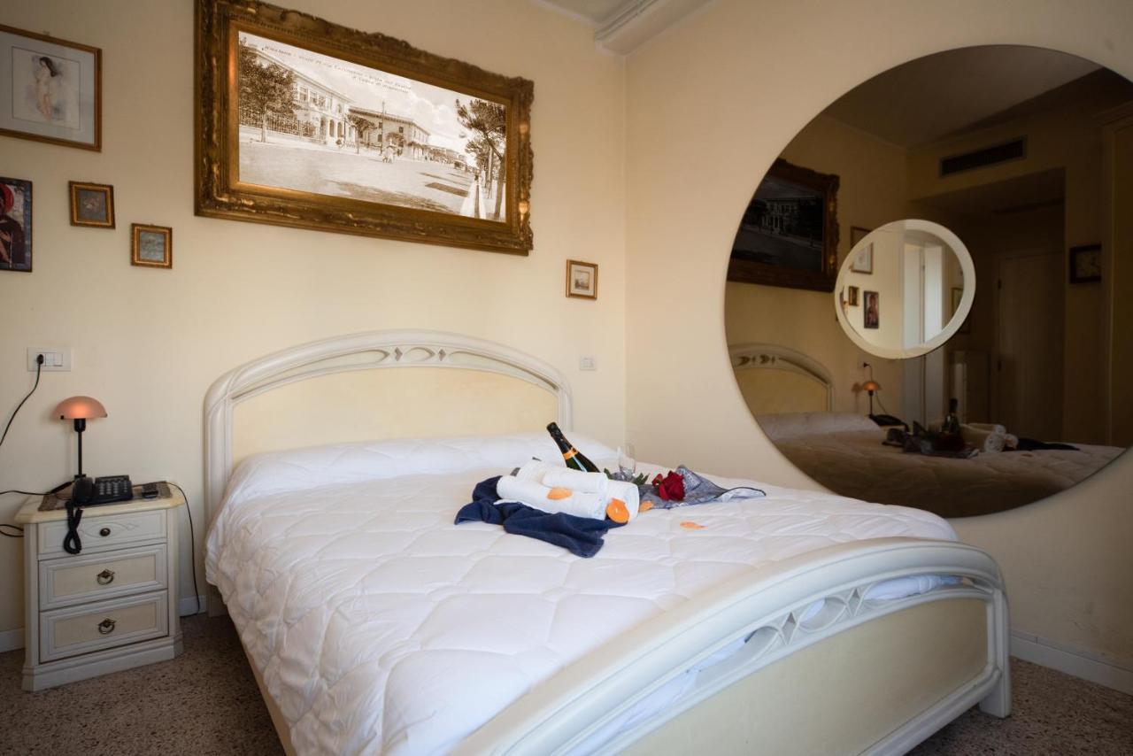 Hotel Cristina Riccione Esterno foto