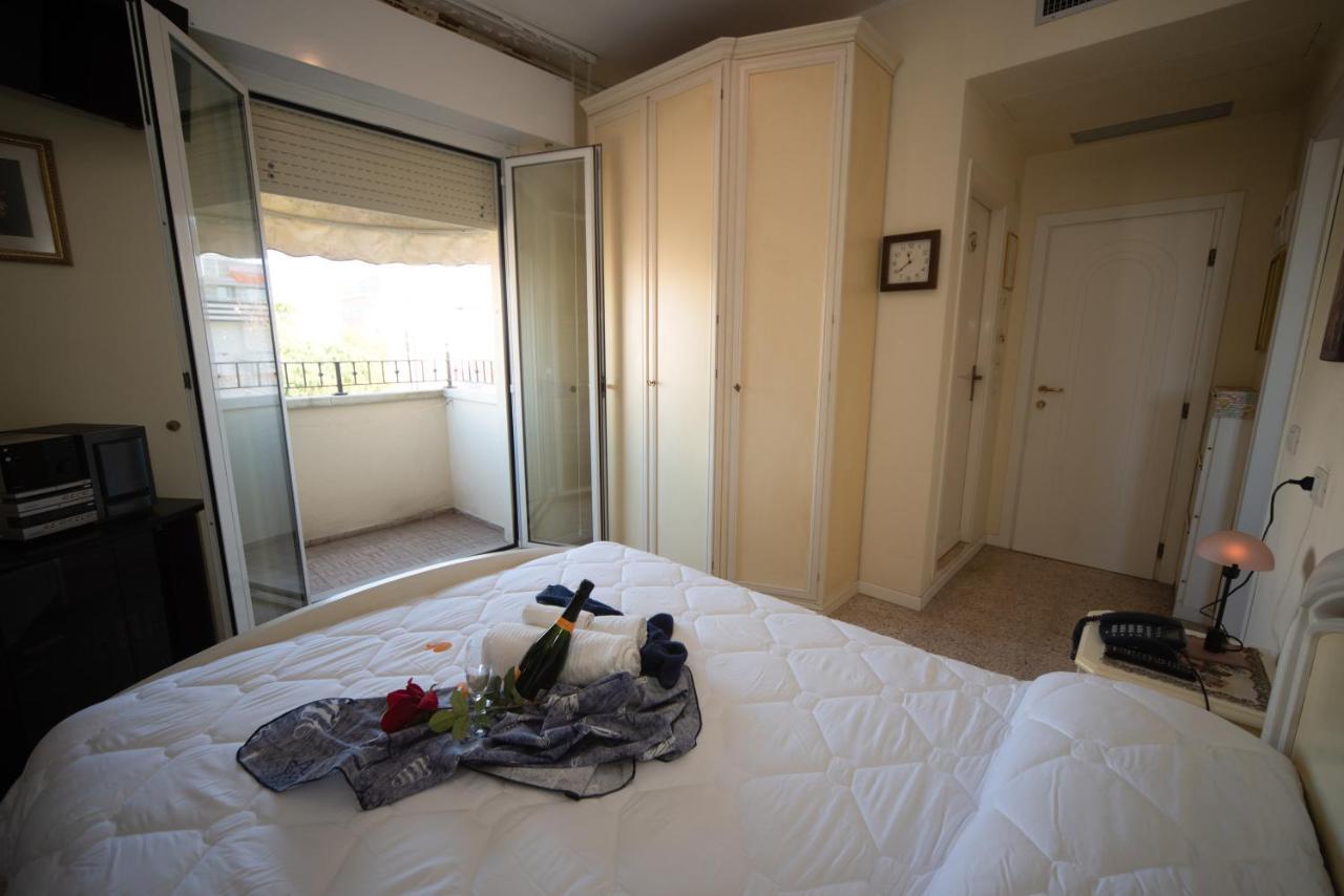 Hotel Cristina Riccione Esterno foto