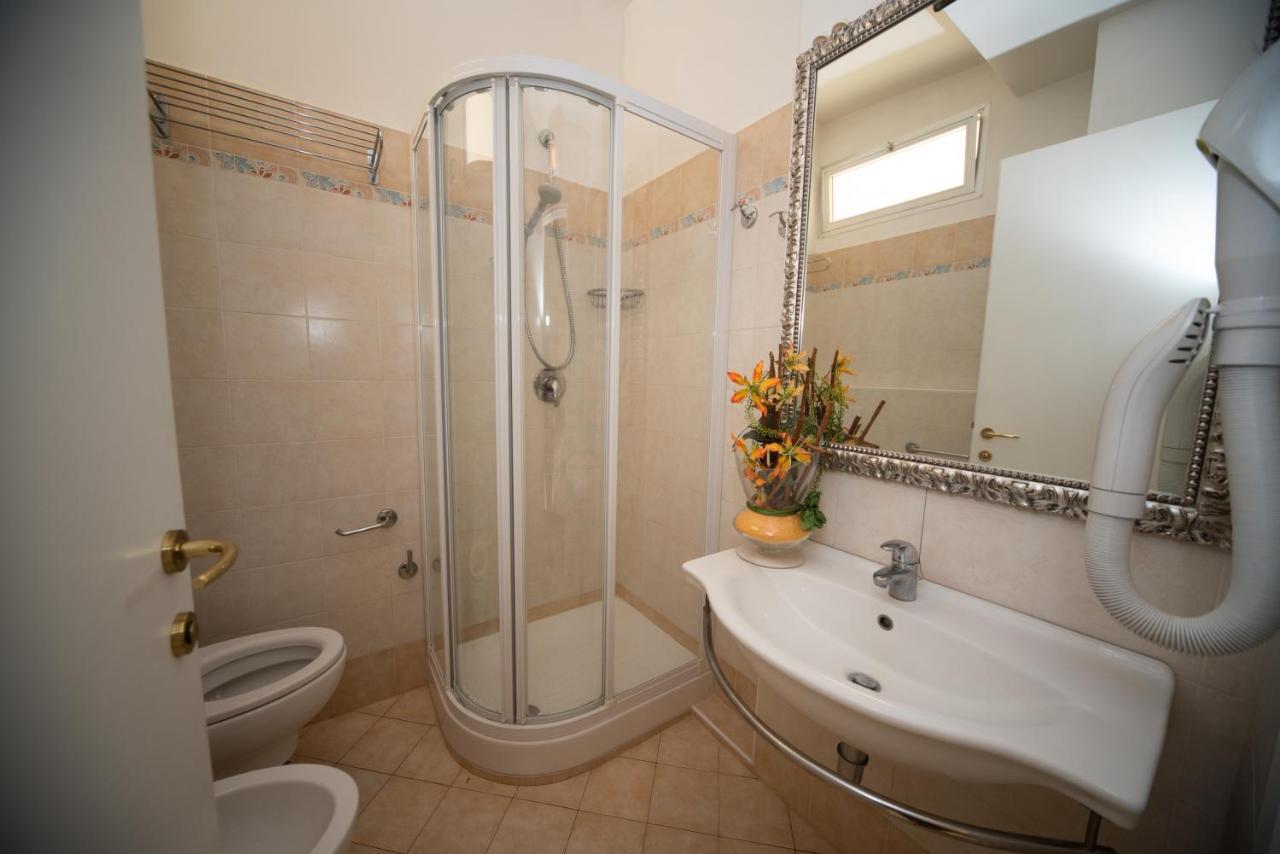 Hotel Cristina Riccione Esterno foto