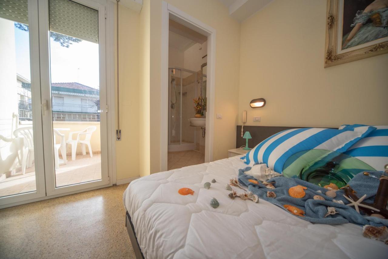 Hotel Cristina Riccione Esterno foto