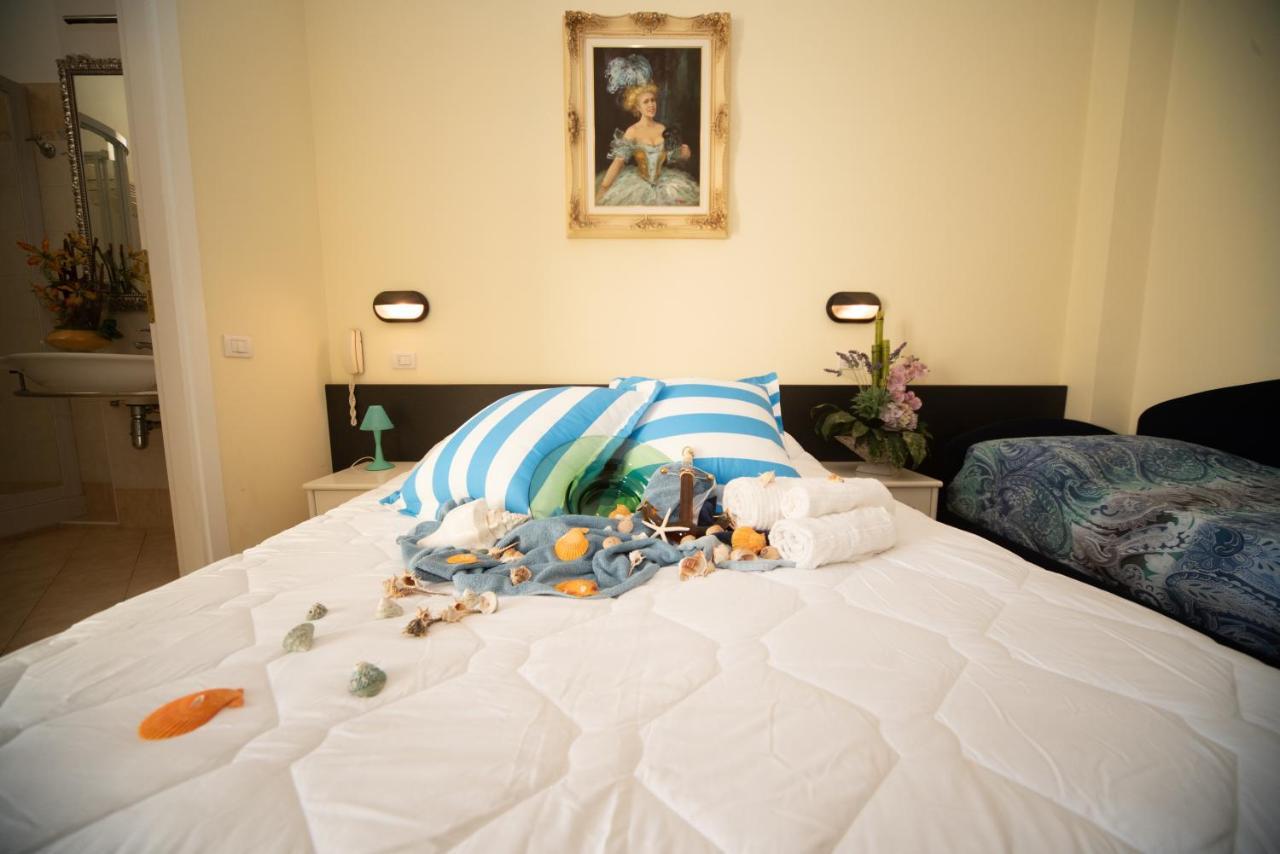 Hotel Cristina Riccione Esterno foto