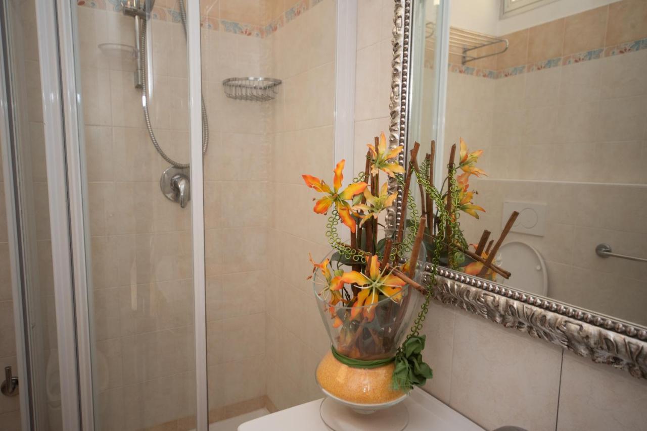 Hotel Cristina Riccione Esterno foto