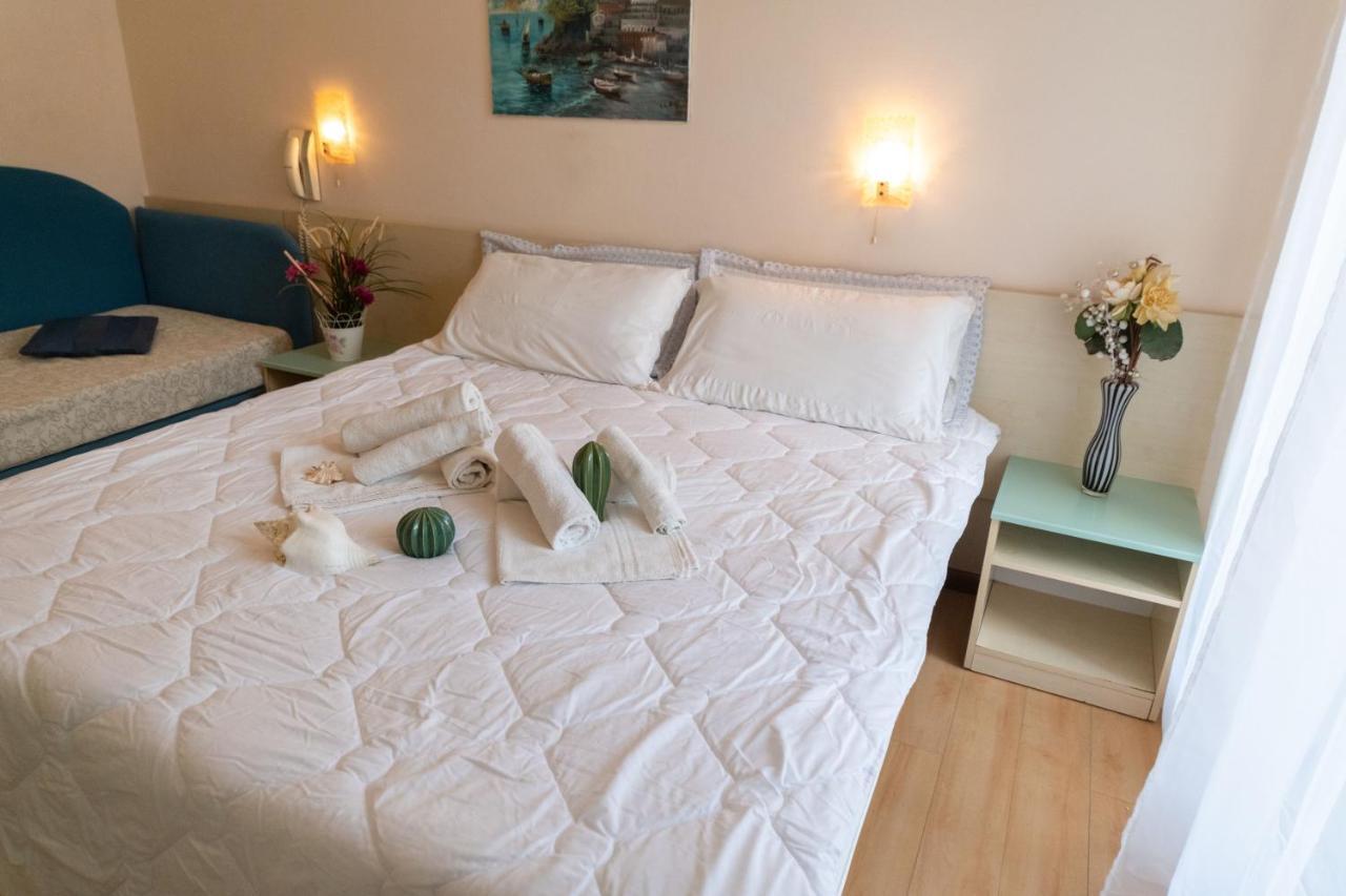 Hotel Cristina Riccione Esterno foto