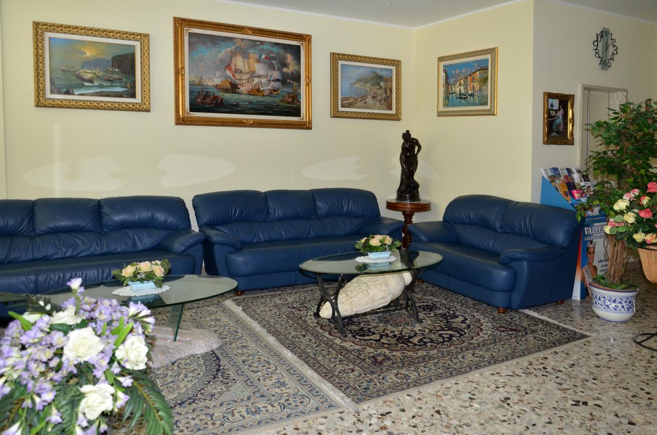 Hotel Cristina Riccione Esterno foto