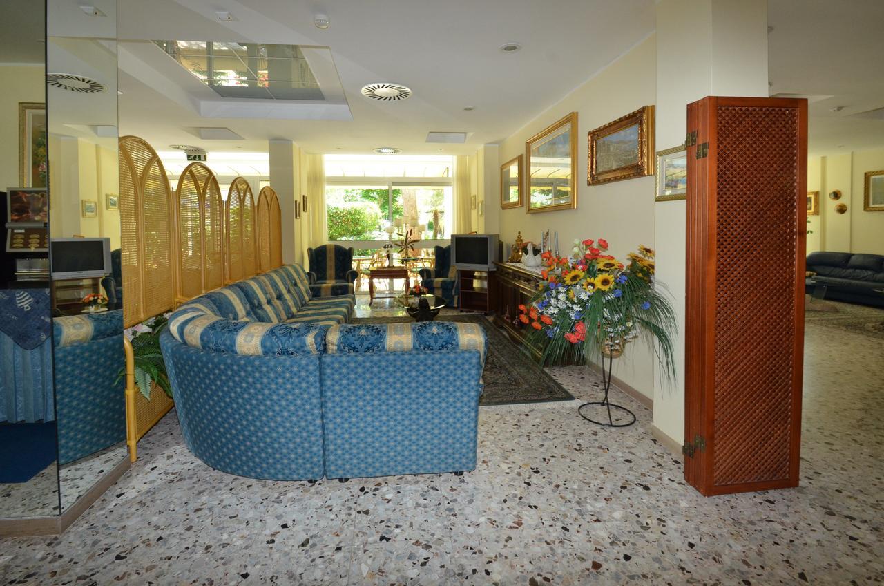 Hotel Cristina Riccione Esterno foto