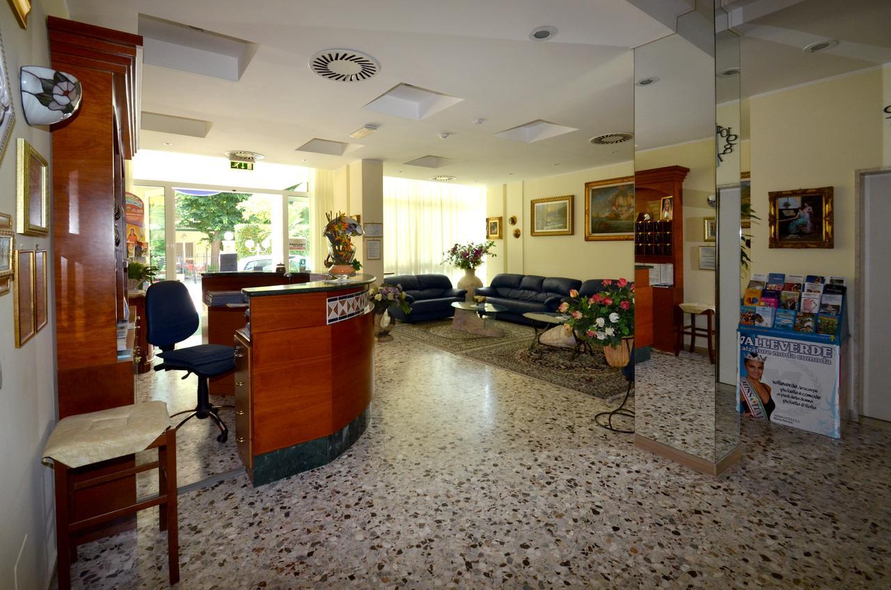 Hotel Cristina Riccione Esterno foto