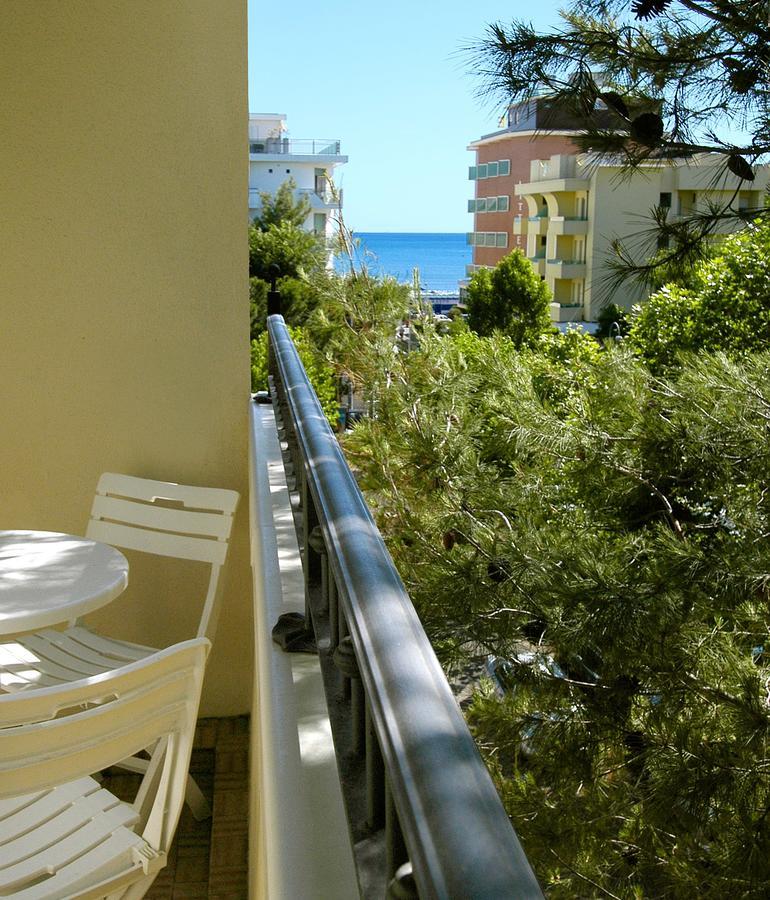 Hotel Cristina Riccione Esterno foto