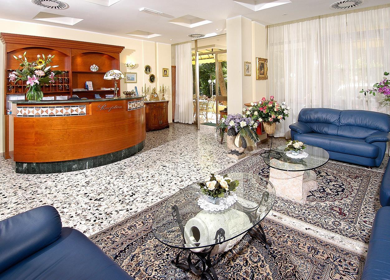 Hotel Cristina Riccione Esterno foto