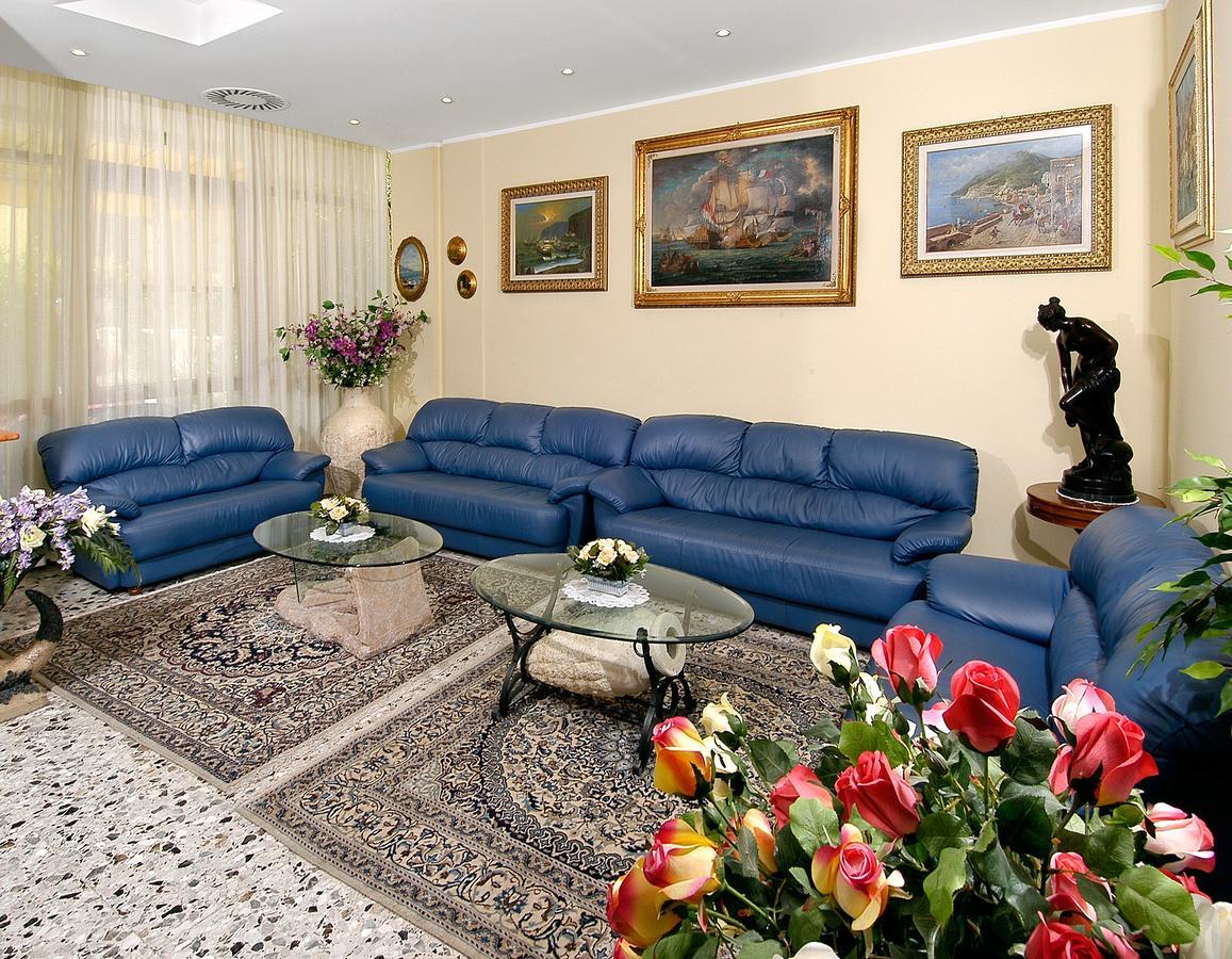 Hotel Cristina Riccione Esterno foto