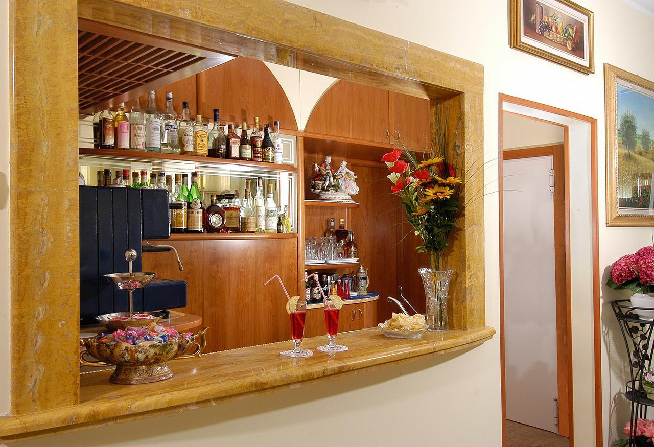 Hotel Cristina Riccione Esterno foto