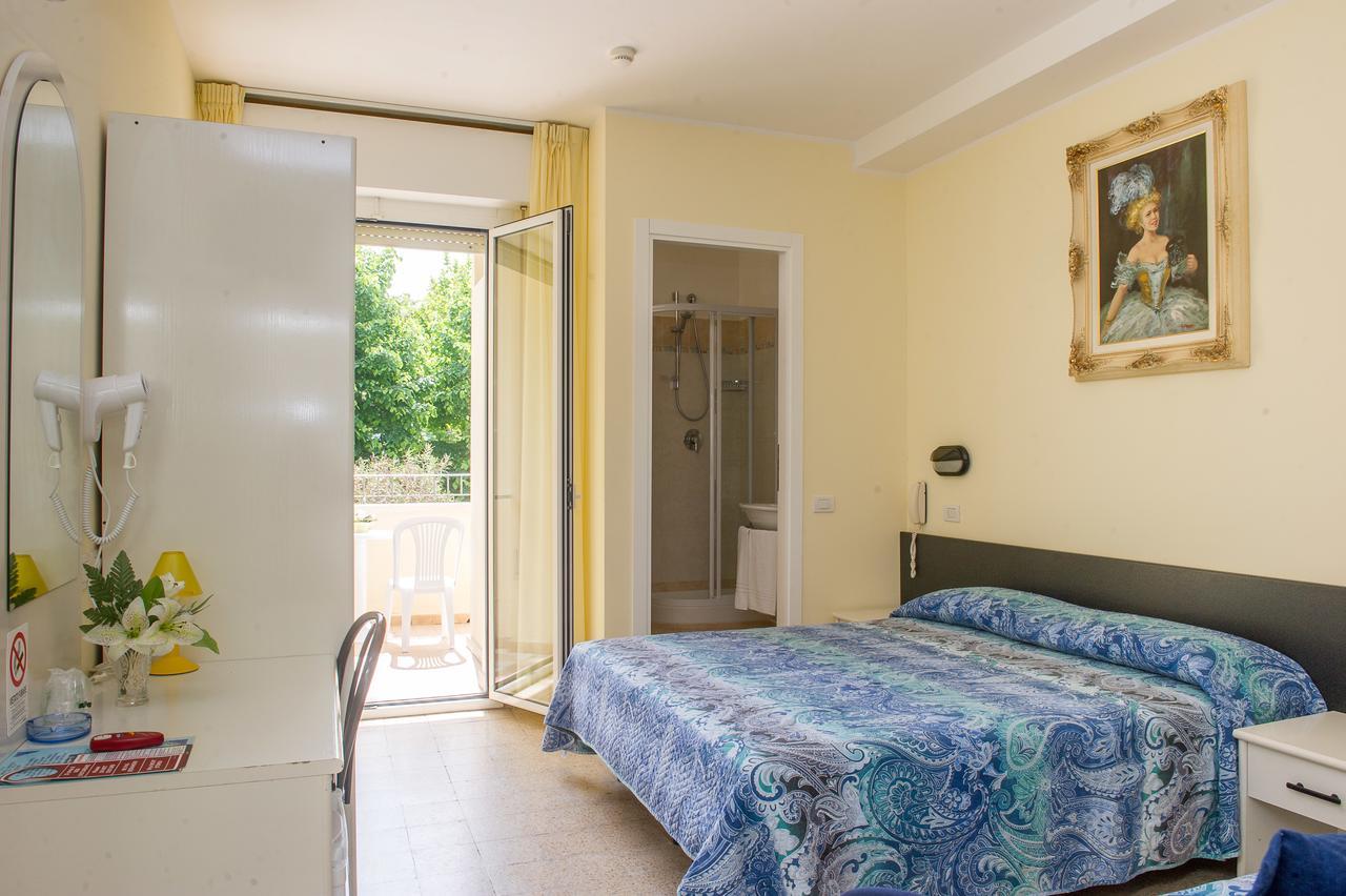 Hotel Cristina Riccione Esterno foto