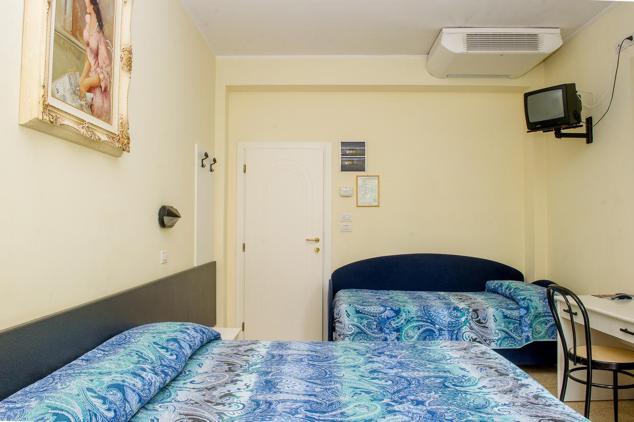 Hotel Cristina Riccione Esterno foto