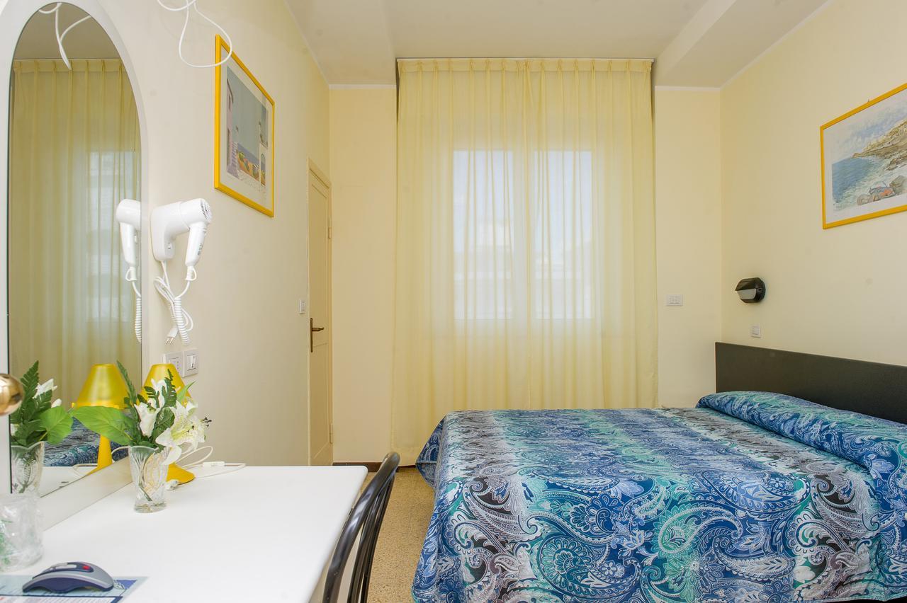 Hotel Cristina Riccione Esterno foto
