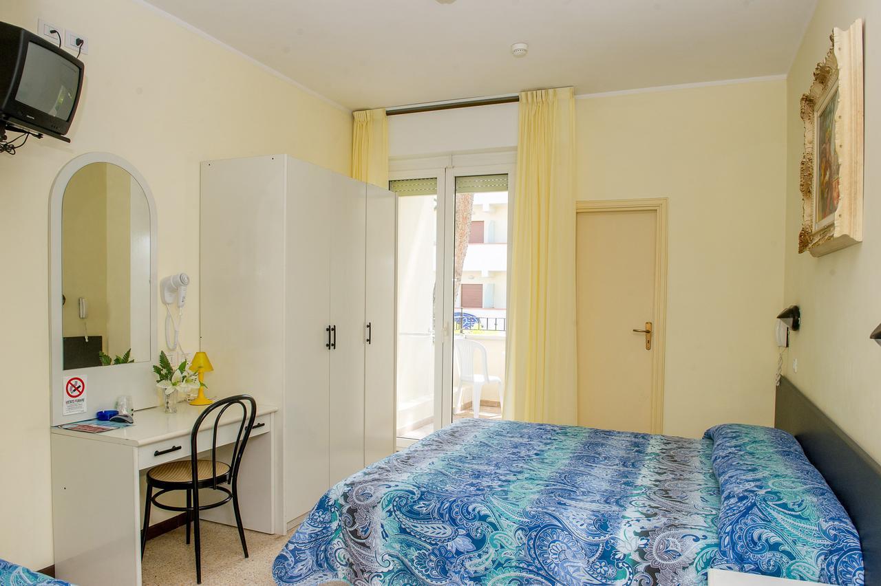 Hotel Cristina Riccione Esterno foto