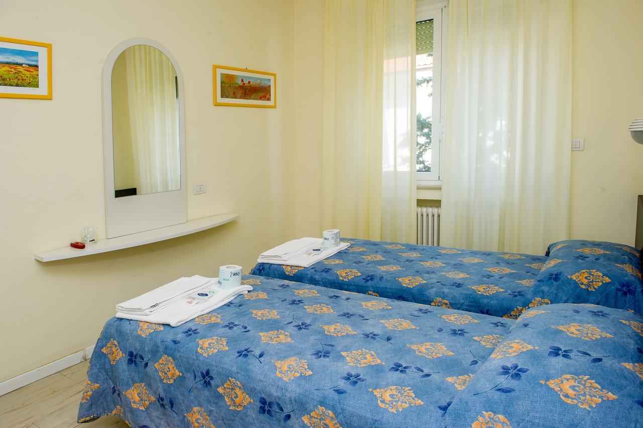 Hotel Cristina Riccione Esterno foto