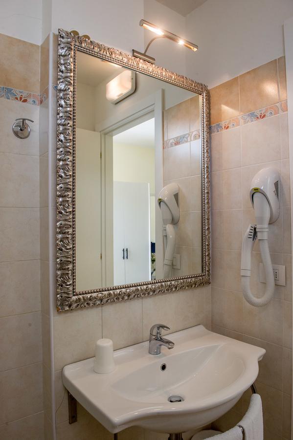Hotel Cristina Riccione Esterno foto