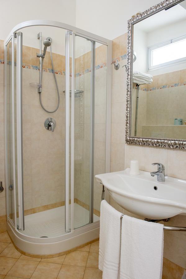 Hotel Cristina Riccione Esterno foto