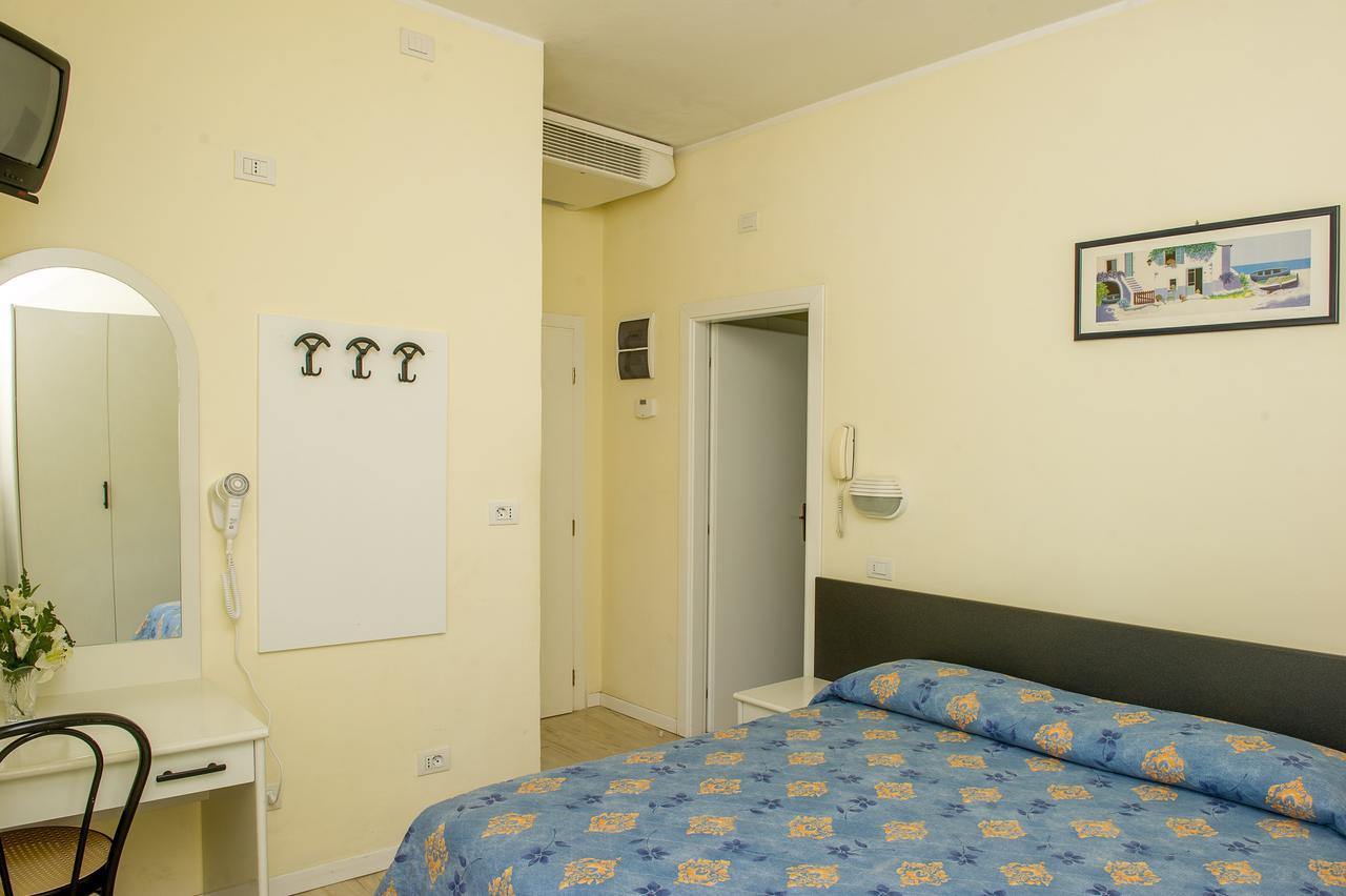 Hotel Cristina Riccione Esterno foto